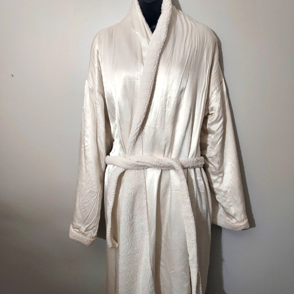Little Girrafe at home,Luxe Satin Long Sleeve Wrap Robe/ size M 8/10 ultra-plush